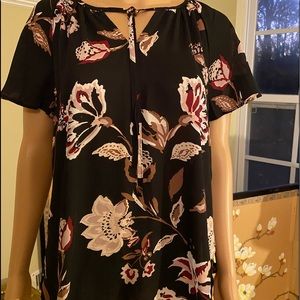 ***NWOT** Maurices Black Floral Top        Size Large